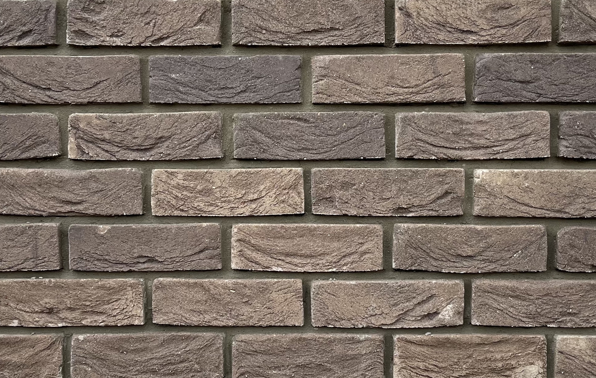 Кирпич ручной формовки Амбер Блек фото